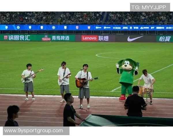 走近可爱的球迷们感受他们为海港小将们呐喊助威的热情与激情