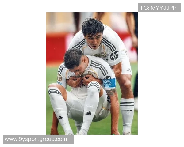 贡萨洛加西亚盛赞阿隆索为顶尖教练并坦言C罗是自己心中的偶像