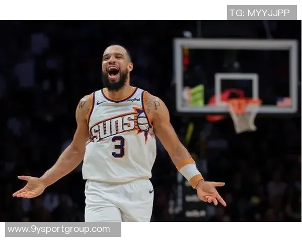 社会我龙哥狄龙半场表现出色三分球精准助力球队取胜