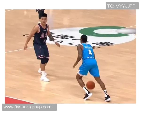 吾米提江巧妙运用马赛回旋发动反击却因踩脚犯规被裁判吹停引发争议