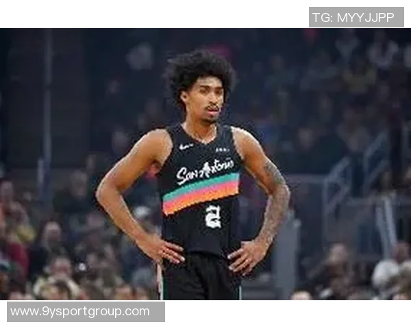 文班半场示意哈珀空接成功引发全场惊叹瞬间